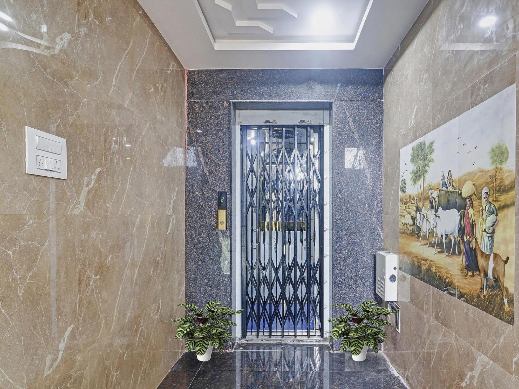 Super Capital O Srinika Inn Gachibowli 외부 사진