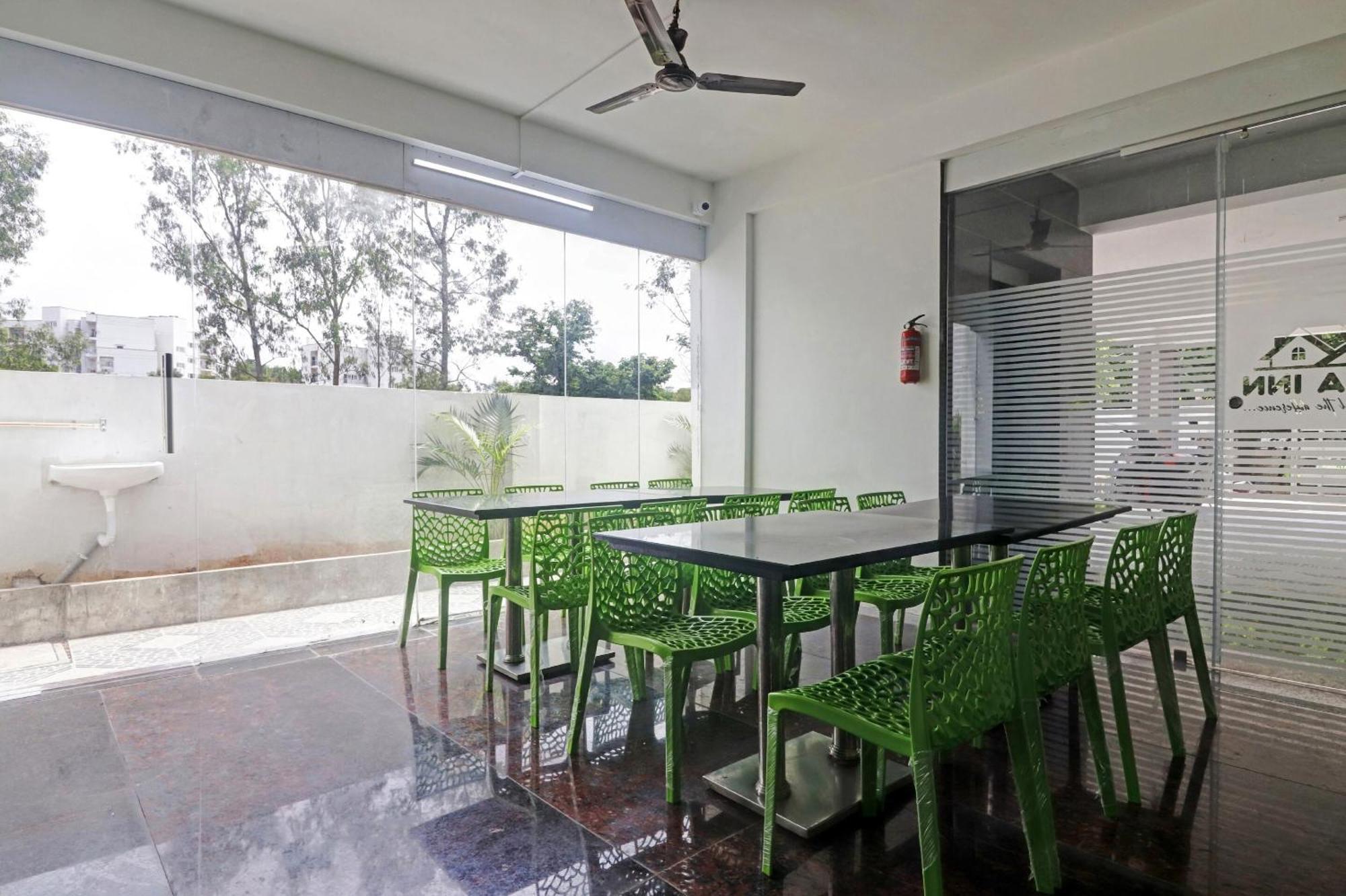 Super Capital O Srinika Inn Gachibowli 외부 사진