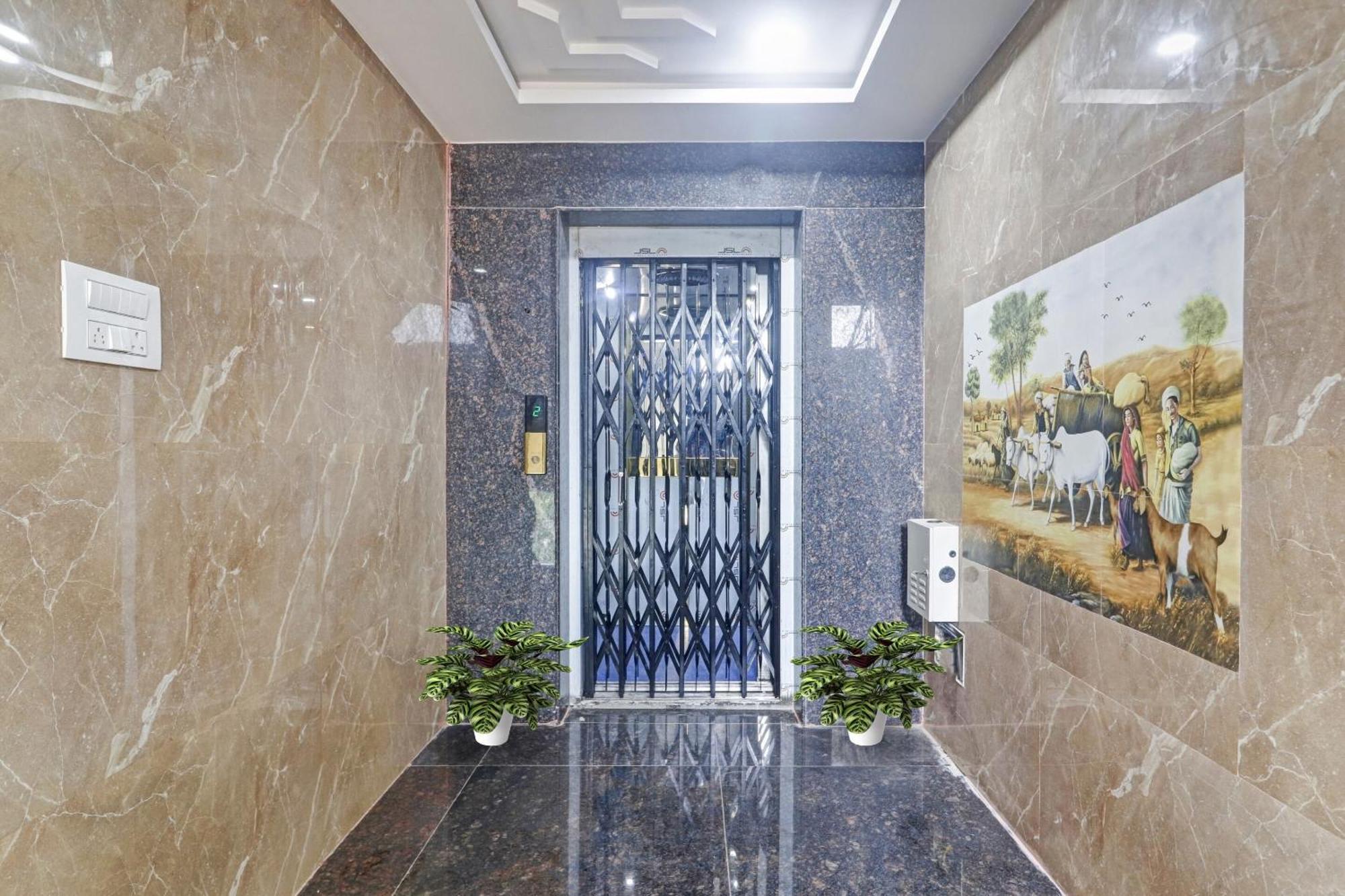 Super Capital O Srinika Inn Gachibowli 외부 사진
