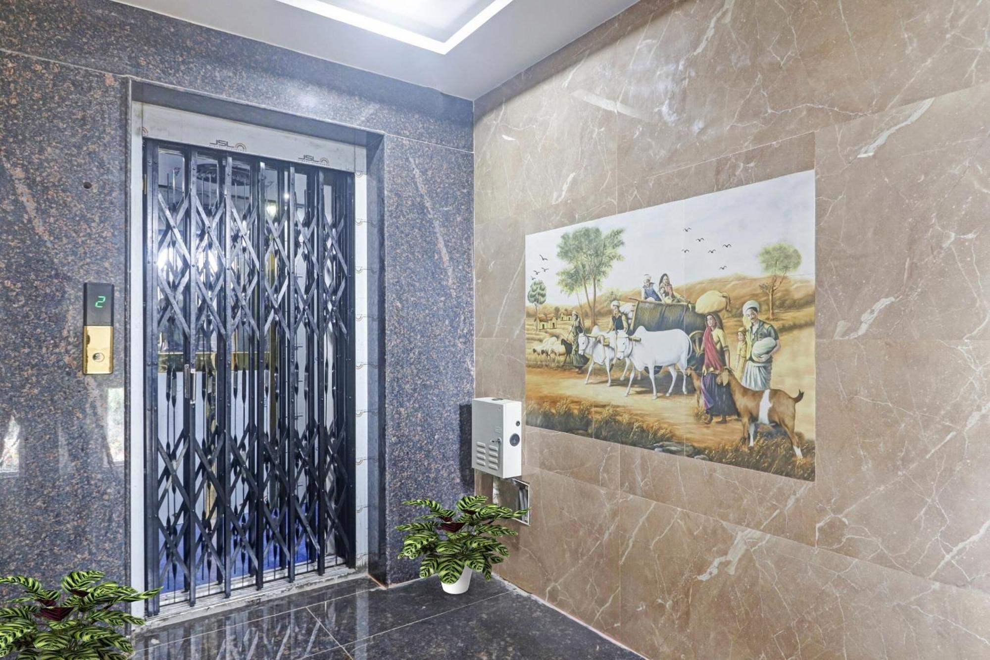 Super Capital O Srinika Inn Gachibowli 외부 사진